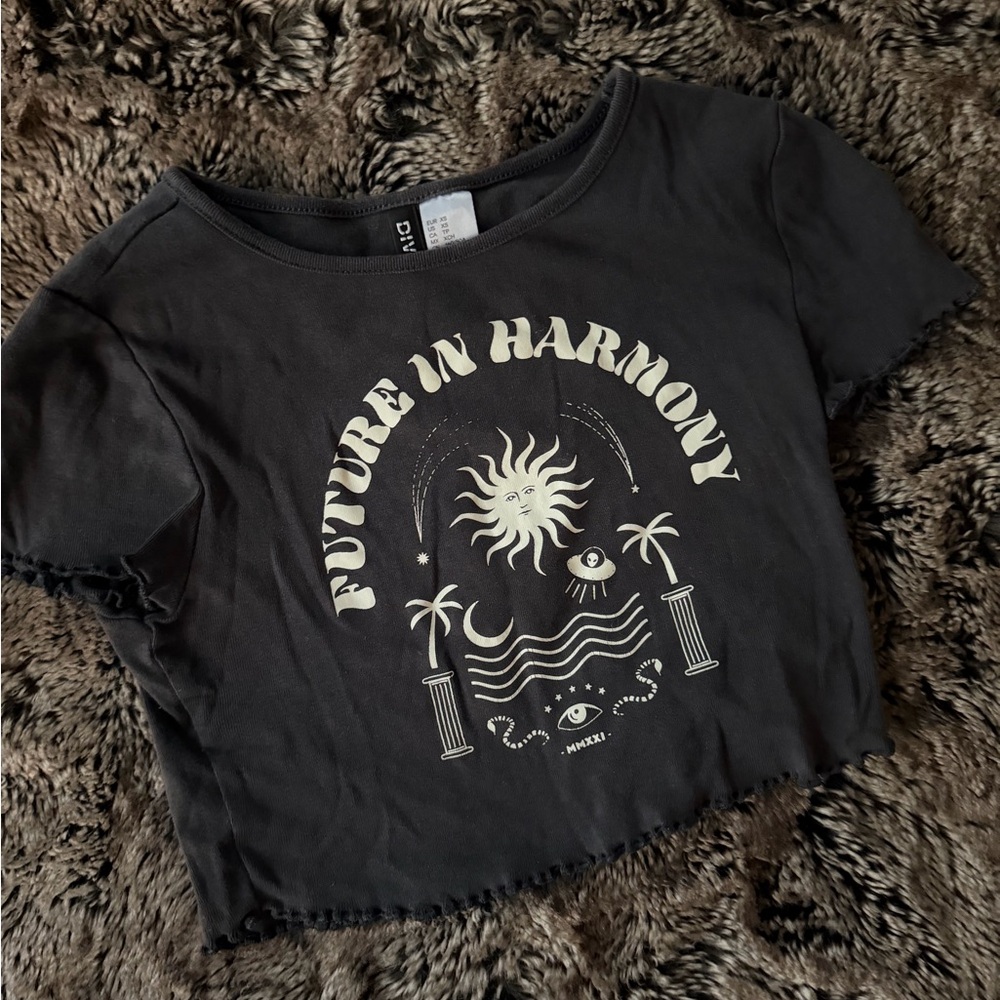 cropped graphic tee